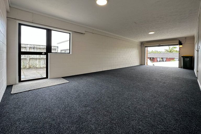 Photo of property in 2/51 Nigel Road, Browns Bay, Auckland, 0630