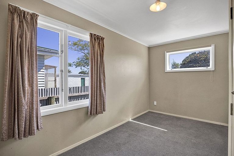 Photo of property in 8 Pacey Avenue, Hawera, 4610