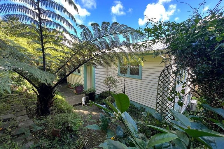 Photo of property in 48 Victory Avenue, Karori, Wellington, 6012