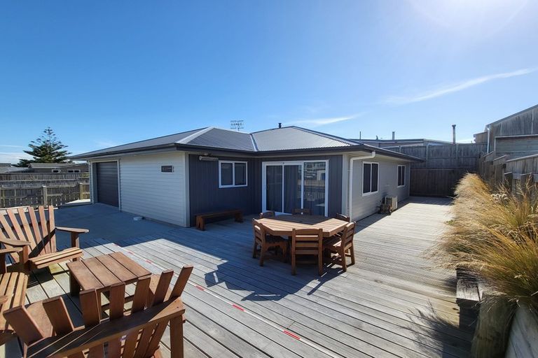 Photo of property in 18 Marine Parade South, Foxton Beach, Foxton, 4815