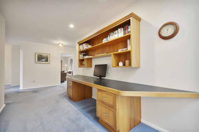 Photo of property in 17 Seagrave Place, Ilam, Christchurch, 8041