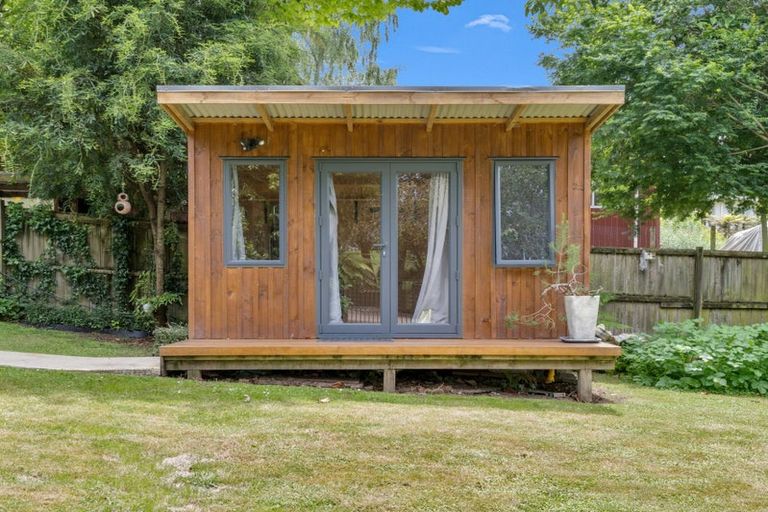 Photo of property in 100b Grand Vue Road, Kawaha Point, Rotorua, 3010