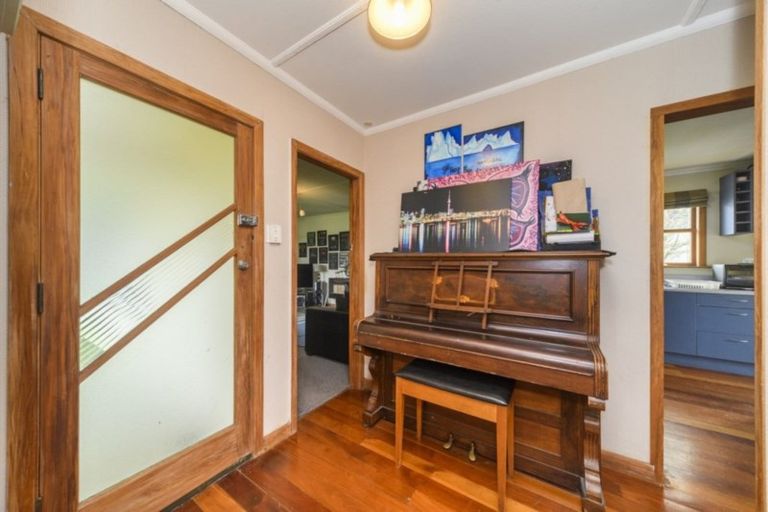 Photo of property in 21 Botanical Road, Takaro, Palmerston North, 4412