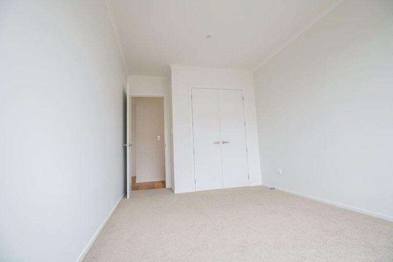 Photo of property in 42 Taikura Avenue, Red Beach, 0932