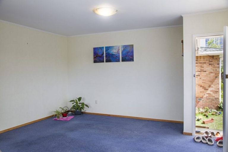 Photo of property in 8a Tiber Road, Forrest Hill, Auckland, 0620