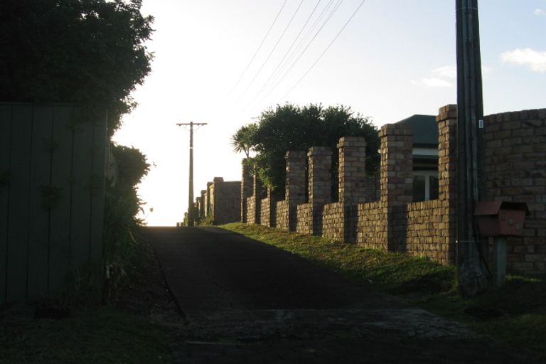 Photo of property in 1/251 Glenfield Road, Hillcrest, Auckland, 0627