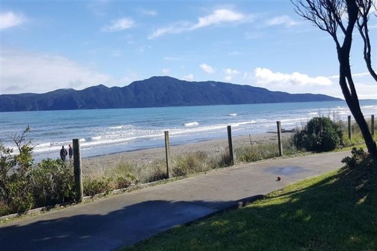 Photo of property in 87 Marine Parade, Paraparaumu Beach, Paraparaumu, 5032