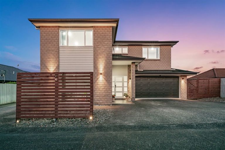 Photo of property in 1c Babich Road, Henderson Valley, Auckland, 0614