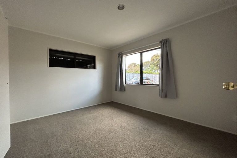 Photo of property in 25 Ward Crescent, Te Atatu Peninsula, Auckland, 0610
