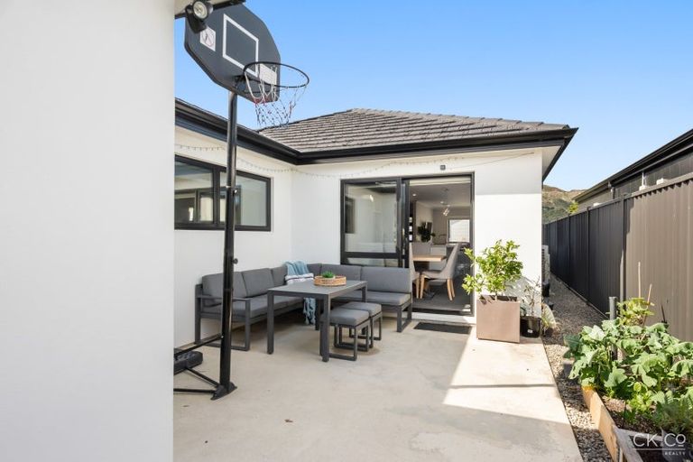 Photo of property in 38 Te Kaeaea Crescent, Wallaceville, Upper Hutt, 5018