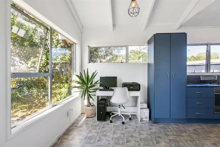 Photo of property in 301 Triangle Road, Massey, Auckland, 0614