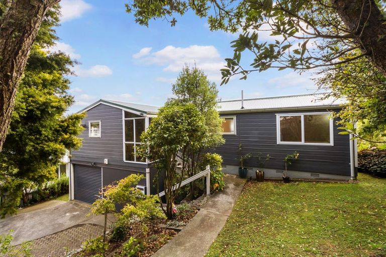 Photo of property in 87 Burgess Road, Newlands, Wellington, 6037