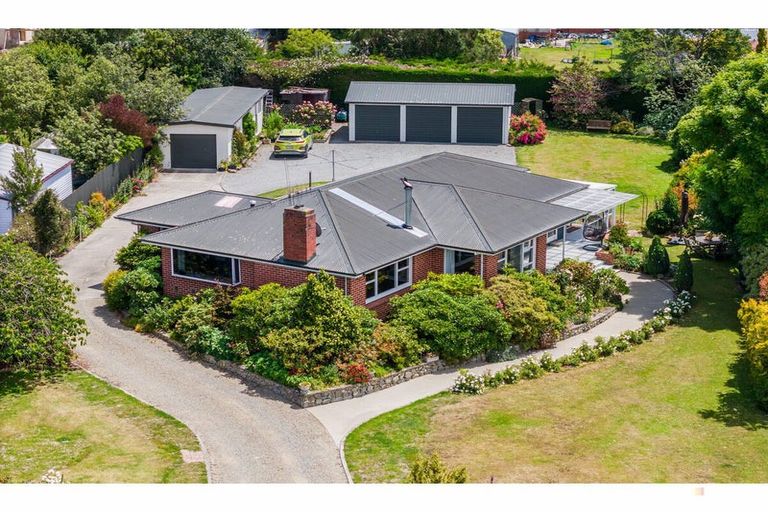 Photo of property in 76 Rhodes Street, Waimate, 7924