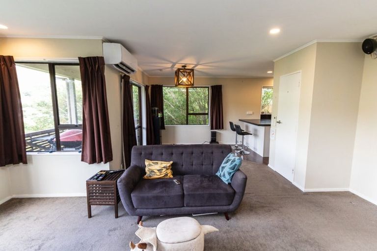 Photo of property in 6 Debra Way, Karori, Wellington, 6012