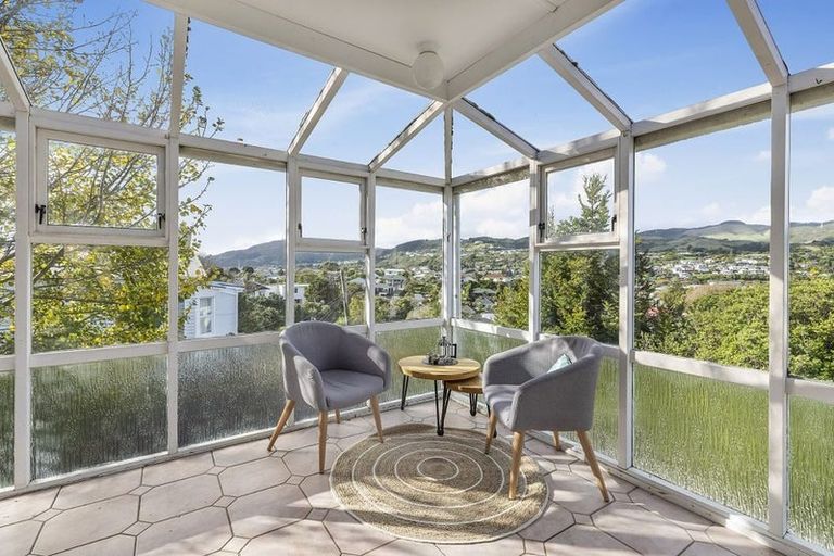 Photo of property in 15a Romney Square, Tawa, Wellington, 5028