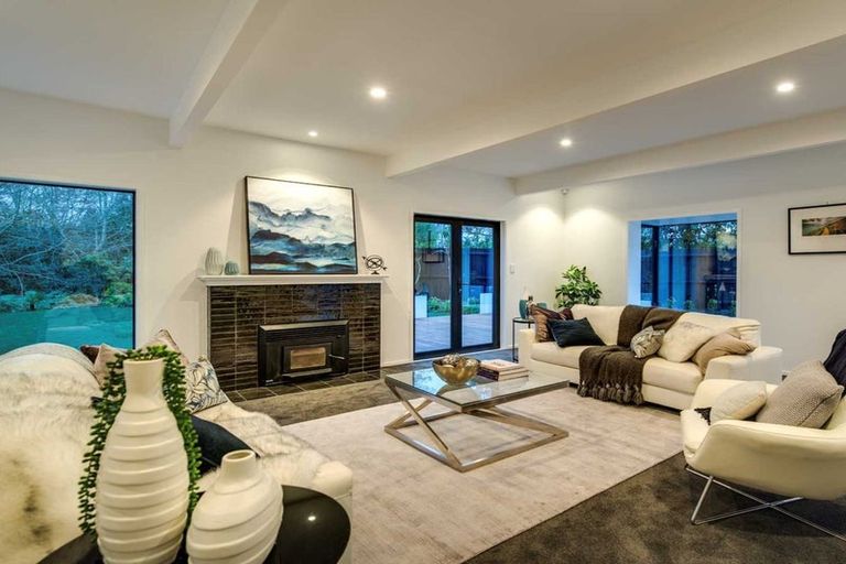 Photo of property in 142 Fendalton Road, Fendalton, Christchurch, 8052