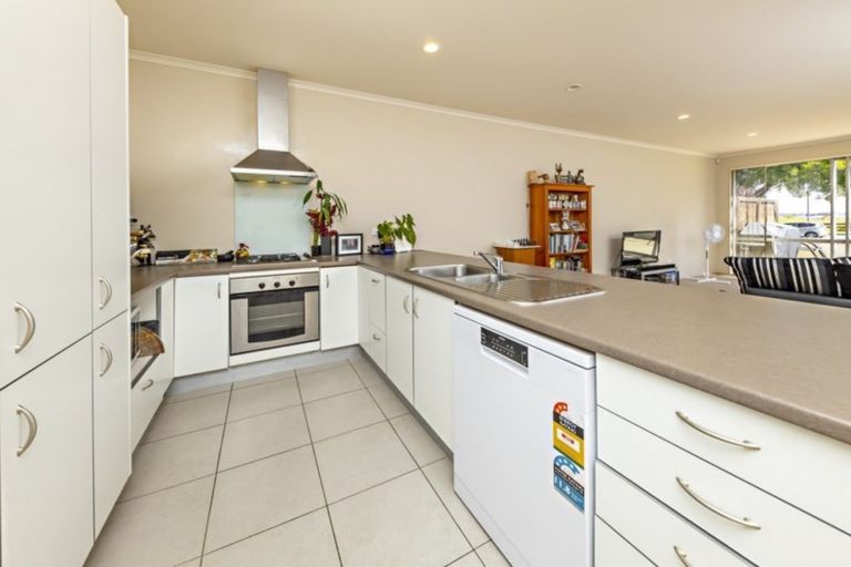 Photo of property in 24 Willow Camp Road, Takanini, 2112