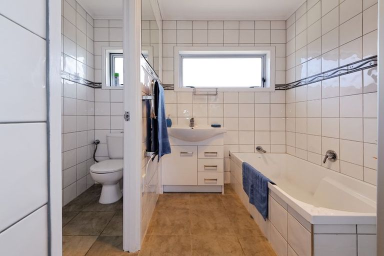 Photo of property in 17 Lipscombe Avenue, Papatoetoe, Auckland, 2025