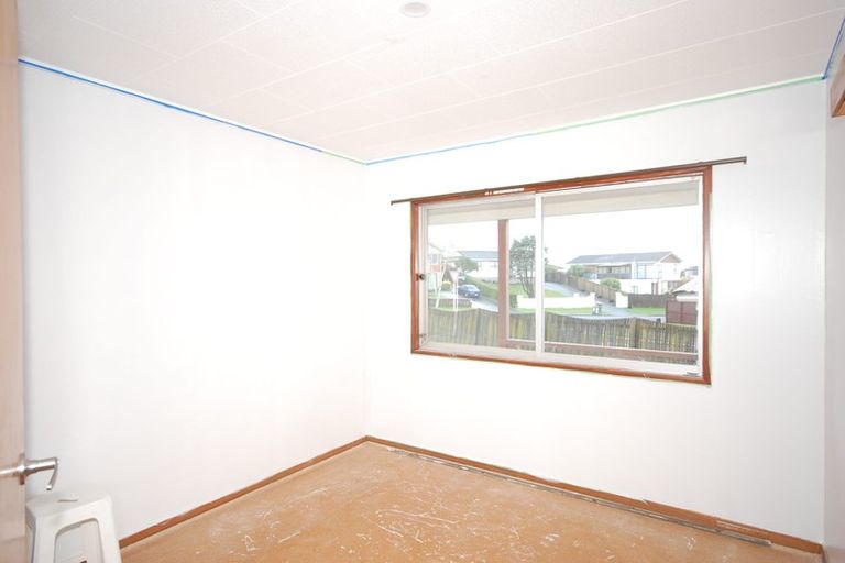 Photo of property in 52 Rosewarne Crescent, Glendene, Auckland, 0602