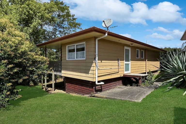 Photo of property in 15 Pisces Road, Glen Eden, Auckland, 0602