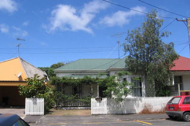 Photo of property in 23 Claremont Street, Grafton, Auckland, 1023