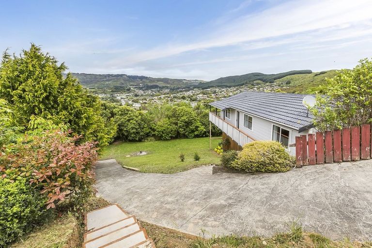 Photo of property in 33 Westhaven Drive, Tawa, Wellington, 5028