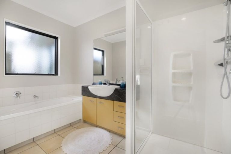 Photo of property in 17 Magic Way, Randwick Park, Auckland, 2105