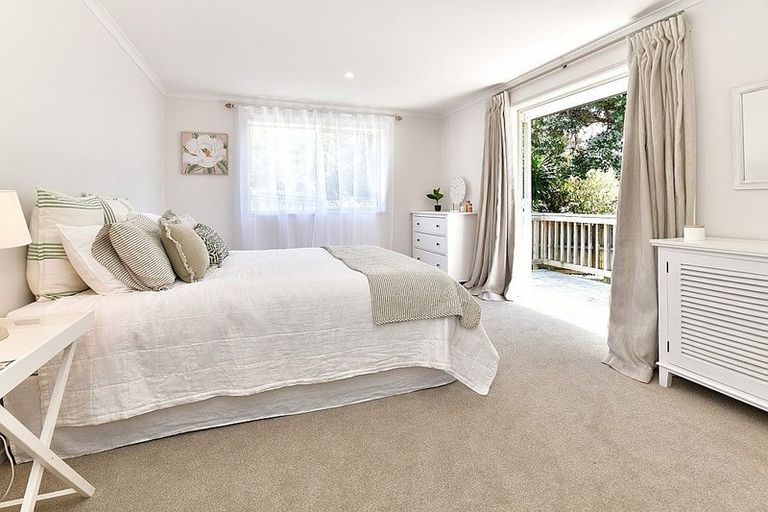 Photo of property in 966b Whangaparaoa Road, Manly, Whangaparaoa, 0930