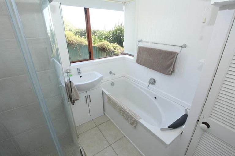 Photo of property in 143 Riria Kereopa Memorial Drive, Raglan, 3297