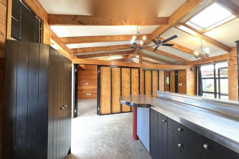 Photo of property in 102 Seaview Road, Paraparaumu Beach, Paraparaumu, 5032