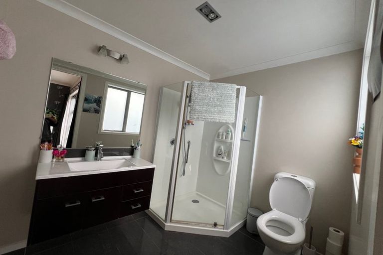 Photo of property in 2c Mckeefry Grove, Tawa, Wellington, 5028