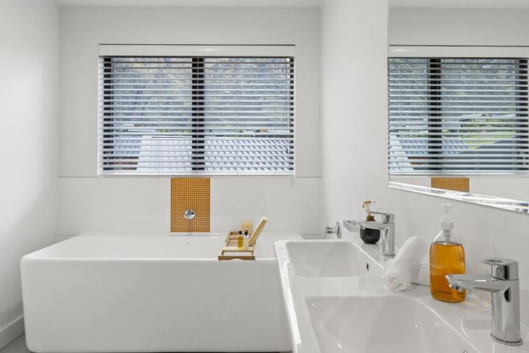 Photo of property in 98 Jacks Point Rise, Jacks Point, Queenstown, 9371