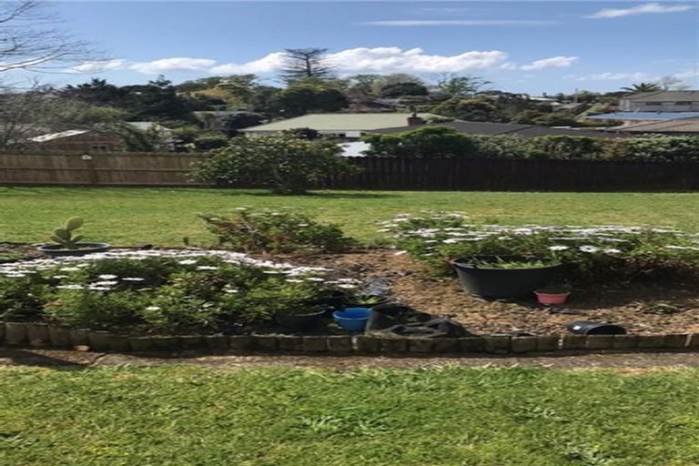 Photo of property in 21 Pegler Drive, Howick, Auckland, 2014