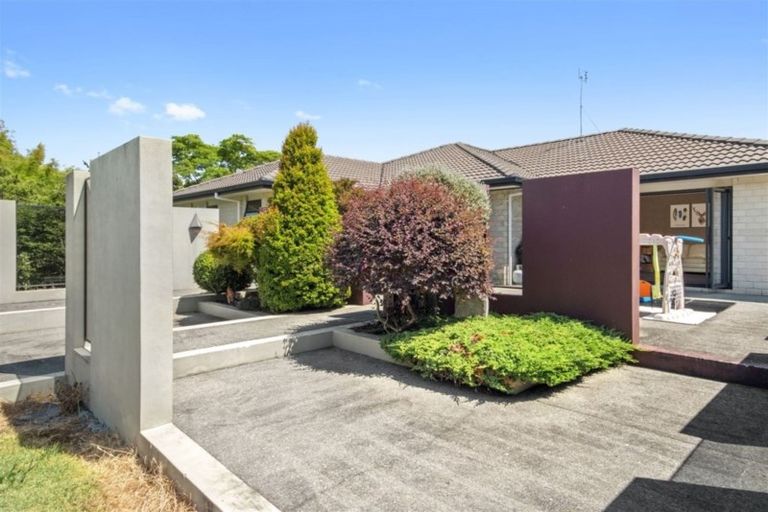Photo of property in 8 Frank Knight Place, Waiuku, 2123