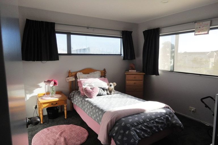 Photo of property in 2 Nagle Place, Golflands, Auckland, 2013