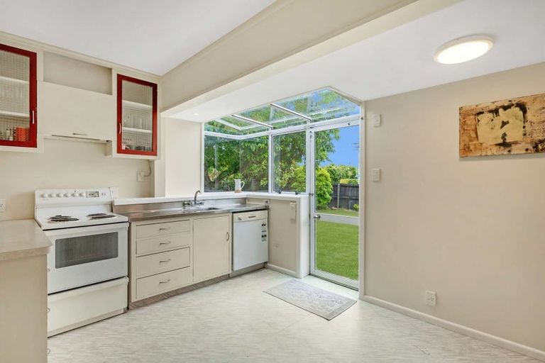 Photo of property in 1 Sevenoaks Drive, Bryndwr, Christchurch, 8053