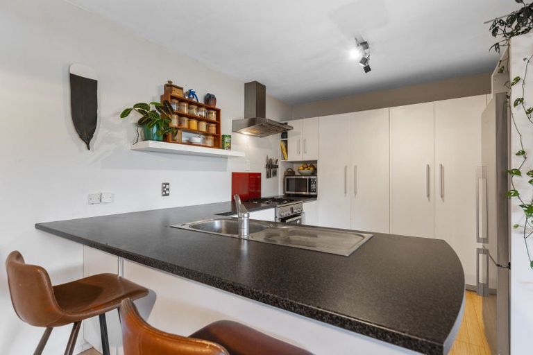 Photo of property in 33 Beaumont Crescent, Frankleigh Park, New Plymouth, 4310