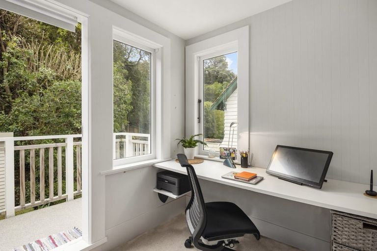 Photo of property in 8 Glen Road, Kelburn, Wellington, 6012