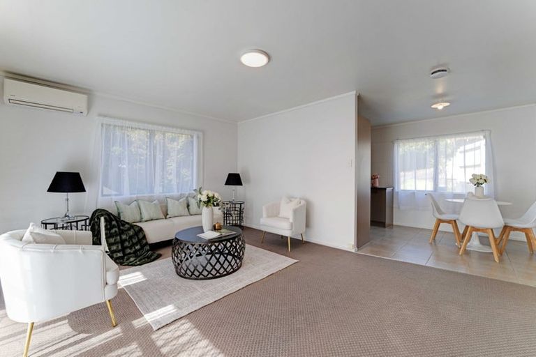 Photo of property in 2/95 Fairclough Road, Beach Haven, Auckland, 0626