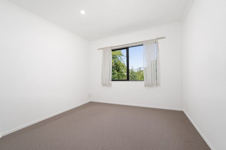 Photo of property in 16 Pyramid Place, Glen Eden, Auckland, 0602