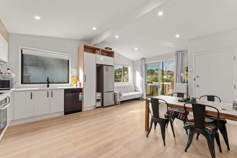 Photo of property in 24 Normanton Street, Glenfield, Auckland, 0629