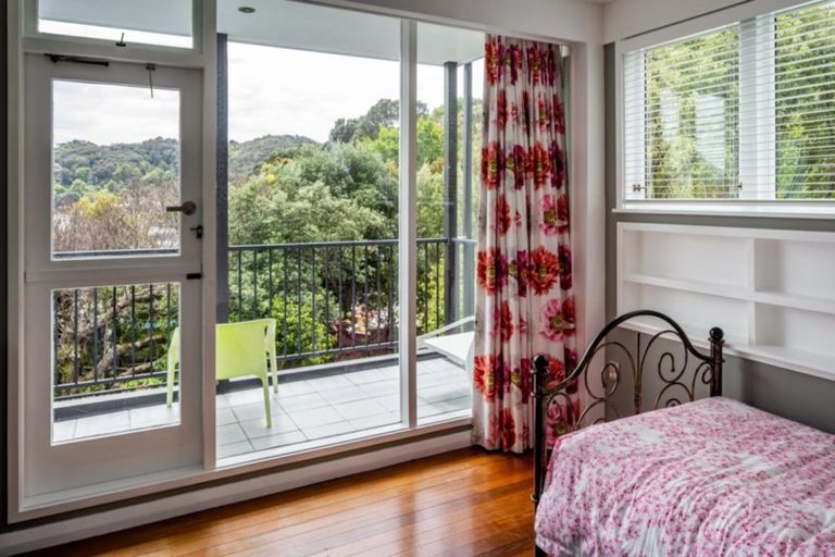Photo of property in 5 Gill Road, Lowry Bay, Lower Hutt, 5013