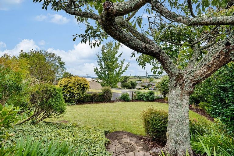 Photo of property in 37 Greenfield Drive, Western Heights, Hamilton, 3200