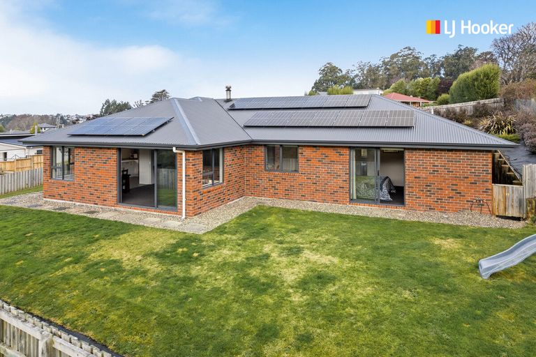 Photo of property in 21 Sretlaw Place, Brockville, Dunedin, 9011