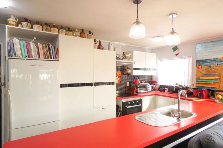 Photo of property in 5 Te Whena Street, Otaki Beach, Otaki, 5512