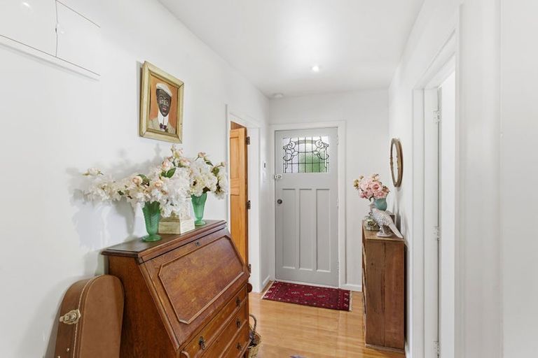 Photo of property in 32 Martindales Road, Heathcote Valley, Christchurch, 8022