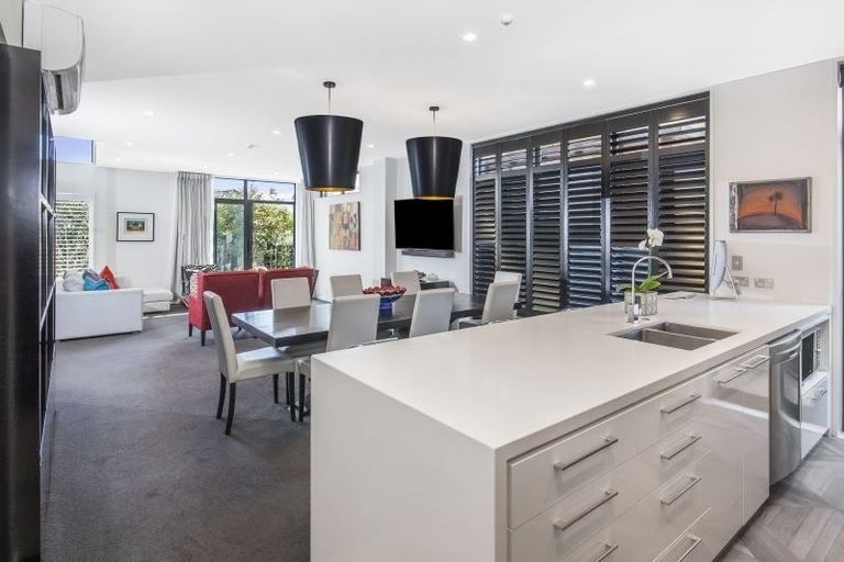 Photo of property in 2/2a Dorset Street, Christchurch Central, Christchurch, 8013