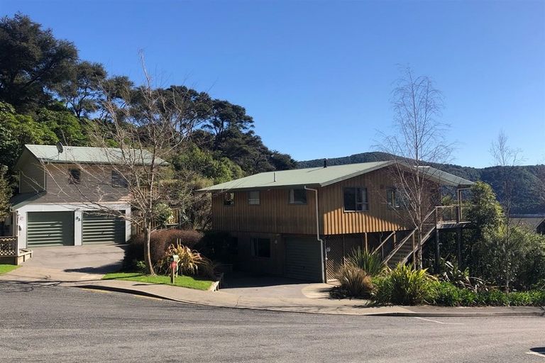Photo of property in 21 Amelia Crescent, Waikawa, Picton, 7220