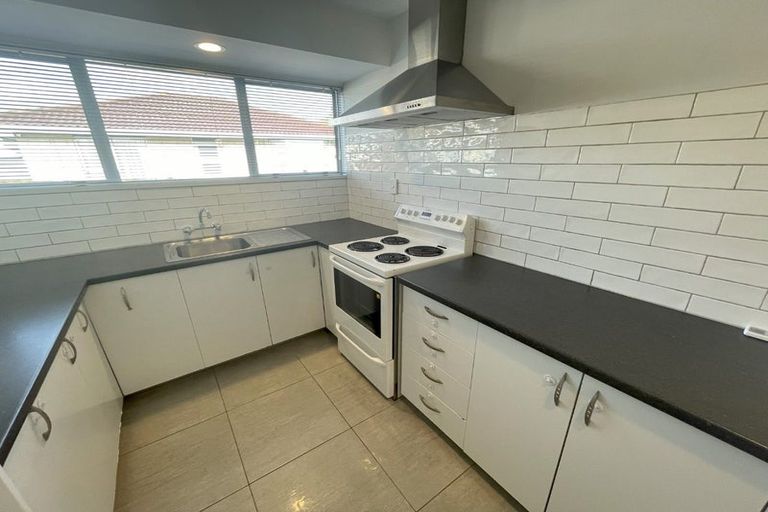 Photo of property in 1/14 Salford Avenue, Redwood, Christchurch, 8051