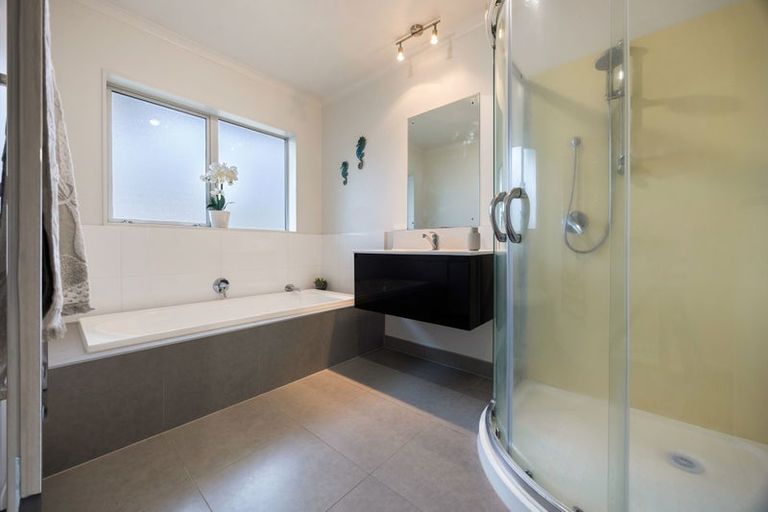 Photo of property in 5 Allgood Place, Rototuna North, Hamilton, 3210